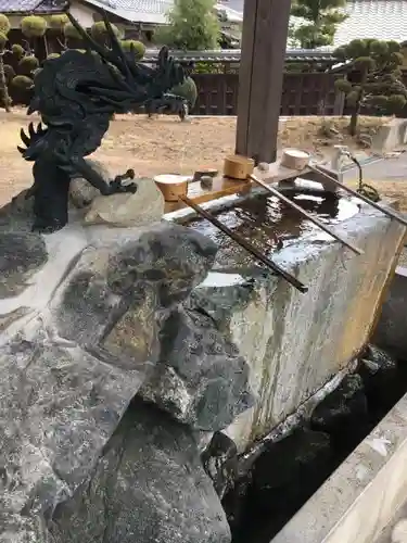 白國神社の手水舎