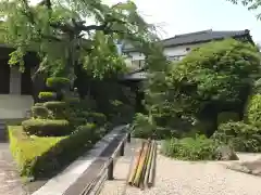 見光寺の庭園