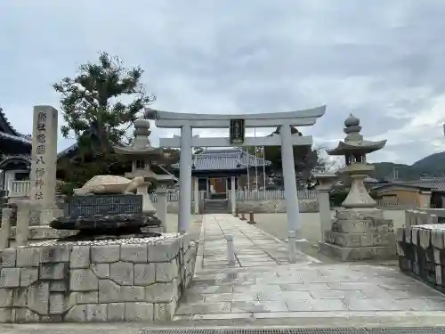 八幡神社の{uncategorized: "未分類", other: "その他", undefined: "問題あり", building: "その他建物", grave: "お墓", sacred_gate: "鳥居", guardian: "狛犬", statue: "像", buddha: "仏像", history: "歴史", nature: "自然", garden: "庭園", animal: "動物", pagoda: "塔", temizu: "手水舎", mountain_gate: "山門・神門", sanctuary: "本殿・本堂", subordinate: "末社・摂社", art: "芸術", scenery: "景色", jizo: "地蔵", ema: "絵馬", goshuin: "御朱印", omikuji: "おみくじ", items: "授与品その他", amulet: "お守り", goshuincho: "御朱印帳", eats: "食事", festival: "お祭り", votive_dance: "神楽", shichigosan: "七五三参", wedding: "結婚式", experience: "体験その他", initially: "初詣", around: "周辺", anti_infection: "感染症対策"}