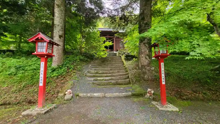 諏訪神社の{uncategorized: "未分類", other: "その他", undefined: "問題あり", building: "その他建物", grave: "お墓", sacred_gate: "鳥居", guardian: "狛犬", statue: "像", buddha: "仏像", history: "歴史", nature: "自然", garden: "庭園", animal: "動物", pagoda: "塔", temizu: "手水舎", mountain_gate: "山門・神門", sanctuary: "本殿・本堂", subordinate: "末社・摂社", art: "芸術", scenery: "景色", jizo: "地蔵", ema: "絵馬", goshuin: "御朱印", omikuji: "おみくじ", items: "授与品その他", amulet: "お守り", goshuincho: "御朱印帳", eats: "食事", festival: "お祭り", votive_dance: "神楽", shichigosan: "七五三参", wedding: "結婚式", experience: "体験その他", initially: "初詣", around: "周辺", anti_infection: "感染症対策"}