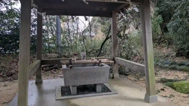 志比前神社の{uncategorized: "未分類", other: "その他", undefined: "問題あり", building: "その他建物", grave: "お墓", sacred_gate: "鳥居", guardian: "狛犬", statue: "像", buddha: "仏像", history: "歴史", nature: "自然", garden: "庭園", animal: "動物", pagoda: "塔", temizu: "手水舎", mountain_gate: "山門・神門", sanctuary: "本殿・本堂", subordinate: "末社・摂社", art: "芸術", scenery: "景色", jizo: "地蔵", ema: "絵馬", goshuin: "御朱印", omikuji: "おみくじ", items: "授与品その他", amulet: "お守り", goshuincho: "御朱印帳", eats: "食事", festival: "お祭り", votive_dance: "神楽", shichigosan: "七五三参", wedding: "結婚式", experience: "体験その他", initially: "初詣", around: "周辺", anti_infection: "感染症対策"}