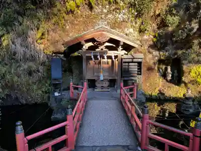 銭洗弁財天宇賀福神社の末社・摂社