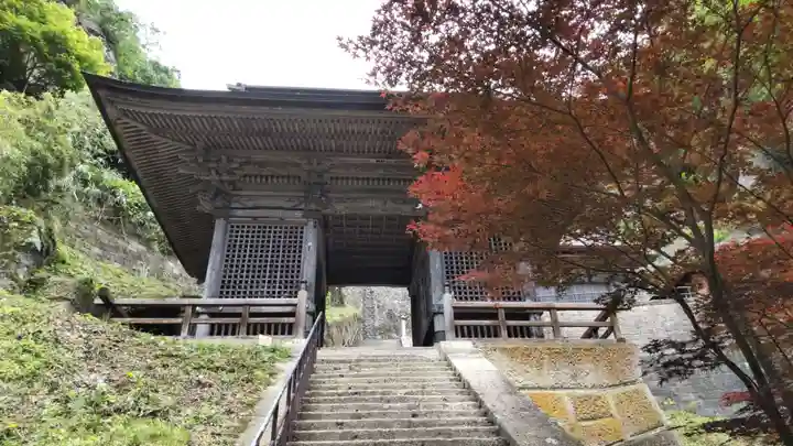 宝珠山 立石寺の山門・神門