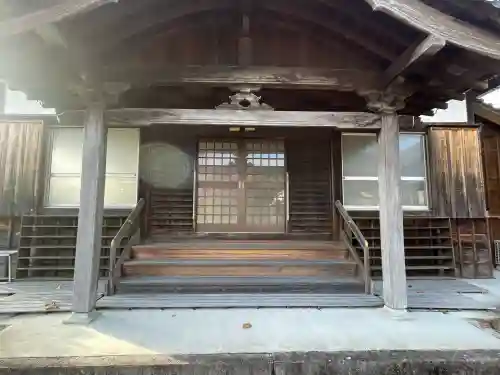 献忠寺の{uncategorized: "未分類", other: "その他", undefined: "問題あり", building: "その他建物", grave: "お墓", sacred_gate: "鳥居", guardian: "狛犬", statue: "像", buddha: "仏像", history: "歴史", nature: "自然", garden: "庭園", animal: "動物", pagoda: "塔", temizu: "手水舎", mountain_gate: "山門・神門", sanctuary: "本殿・本堂", subordinate: "末社・摂社", art: "芸術", scenery: "景色", jizo: "地蔵", ema: "絵馬", goshuin: "御朱印", omikuji: "おみくじ", items: "授与品その他", amulet: "お守り", goshuincho: "御朱印帳", eats: "食事", festival: "お祭り", votive_dance: "神楽", shichigosan: "七五三参", wedding: "結婚式", experience: "体験その他", initially: "初詣", around: "周辺", anti_infection: "感染症対策"}
