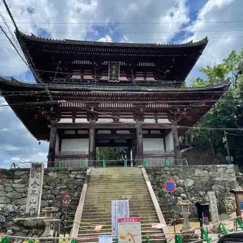 金峯山寺の山門