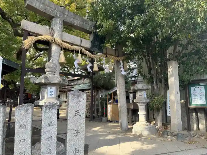 三島神社の{uncategorized: "未分類", other: "その他", undefined: "問題あり", building: "その他建物", grave: "お墓", sacred_gate: "鳥居", guardian: "狛犬", statue: "像", buddha: "仏像", history: "歴史", nature: "自然", garden: "庭園", animal: "動物", pagoda: "塔", temizu: "手水舎", mountain_gate: "山門・神門", sanctuary: "本殿・本堂", subordinate: "末社・摂社", art: "芸術", scenery: "景色", jizo: "地蔵", ema: "絵馬", goshuin: "御朱印", omikuji: "おみくじ", items: "授与品その他", amulet: "お守り", goshuincho: "御朱印帳", eats: "食事", festival: "お祭り", votive_dance: "神楽", shichigosan: "七五三参", wedding: "結婚式", experience: "体験その他", initially: "初詣", around: "周辺", anti_infection: "感染症対策"}