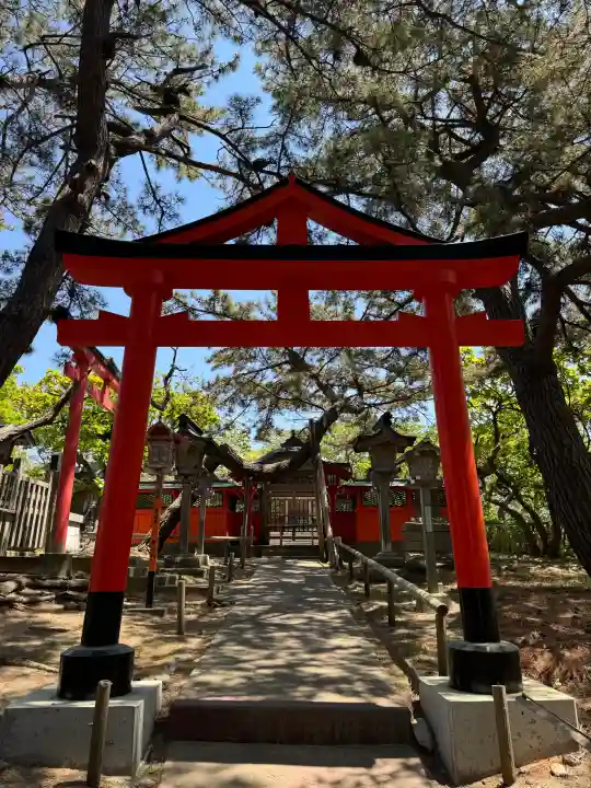 高山稲荷神社の{uncategorized: "未分類", other: "その他", undefined: "問題あり", building: "その他建物", grave: "お墓", sacred_gate: "鳥居", guardian: "狛犬", statue: "像", buddha: "仏像", history: "歴史", nature: "自然", garden: "庭園", animal: "動物", pagoda: "塔", temizu: "手水舎", mountain_gate: "山門・神門", sanctuary: "本殿・本堂", subordinate: "末社・摂社", art: "芸術", scenery: "景色", jizo: "地蔵", ema: "絵馬", goshuin: "御朱印", omikuji: "おみくじ", items: "授与品その他", amulet: "お守り", goshuincho: "御朱印帳", eats: "食事", festival: "お祭り", votive_dance: "神楽", shichigosan: "七五三参", wedding: "結婚式", experience: "体験その他", initially: "初詣", around: "周辺", anti_infection: "感染症対策"}