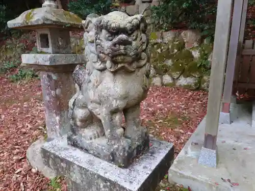 湯泉神社の狛犬