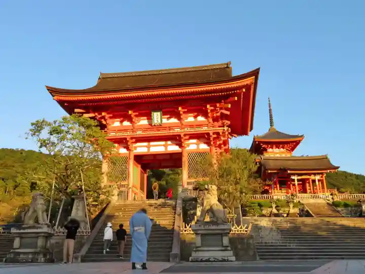 清水寺の山門・神門
