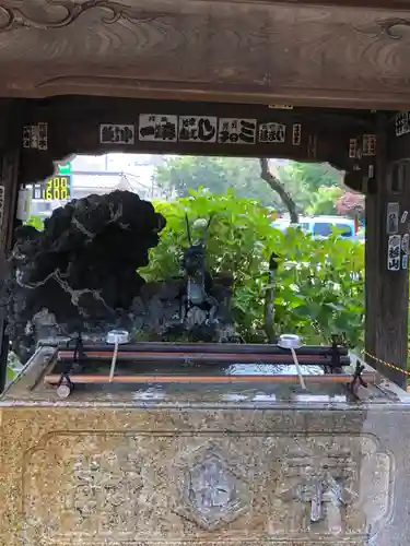白山神社の手水舎