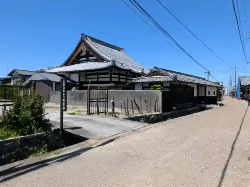 勝徳寺の{uncategorized: "未分類", other: "その他", undefined: "問題あり", building: "その他建物", grave: "お墓", sacred_gate: "鳥居", guardian: "狛犬", statue: "像", buddha: "仏像", history: "歴史", nature: "自然", garden: "庭園", animal: "動物", pagoda: "塔", temizu: "手水舎", mountain_gate: "山門・神門", sanctuary: "本殿・本堂", subordinate: "末社・摂社", art: "芸術", scenery: "景色", jizo: "地蔵", ema: "絵馬", goshuin: "御朱印", omikuji: "おみくじ", items: "授与品その他", amulet: "お守り", goshuincho: "御朱印帳", eats: "食事", festival: "お祭り", votive_dance: "神楽", shichigosan: "七五三参", wedding: "結婚式", experience: "体験その他", initially: "初詣", around: "周辺", anti_infection: "感染症対策"}