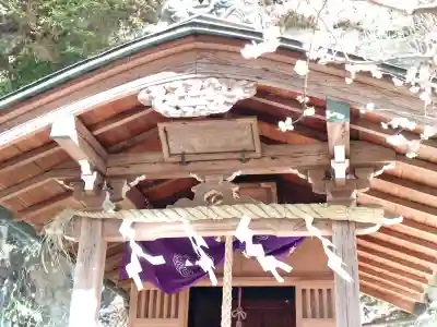 銭洗弁財天宇賀福神社の{uncategorized: "未分類", other: "その他", undefined: "問題あり", building: "その他建物", grave: "お墓", sacred_gate: "鳥居", guardian: "狛犬", statue: "像", buddha: "仏像", history: "歴史", nature: "自然", garden: "庭園", animal: "動物", pagoda: "塔", temizu: "手水舎", mountain_gate: "山門・神門", sanctuary: "本殿・本堂", subordinate: "末社・摂社", art: "芸術", scenery: "景色", jizo: "地蔵", ema: "絵馬", goshuin: "御朱印", omikuji: "おみくじ", items: "授与品その他", amulet: "お守り", goshuincho: "御朱印帳", eats: "食事", festival: "お祭り", votive_dance: "神楽", shichigosan: "七五三参", wedding: "結婚式", experience: "体験その他", initially: "初詣", around: "周辺", anti_infection: "感染症対策"}