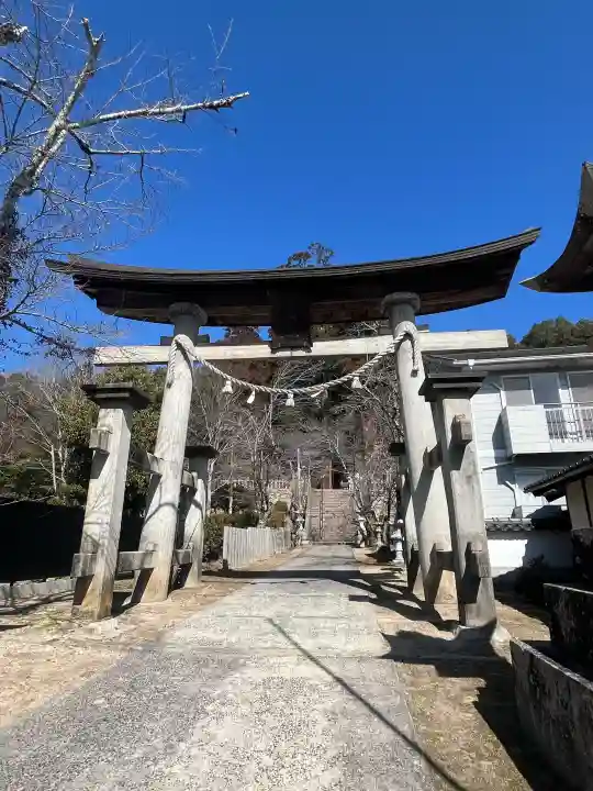 清神社の{uncategorized: "未分類", other: "その他", undefined: "問題あり", building: "その他建物", grave: "お墓", sacred_gate: "鳥居", guardian: "狛犬", statue: "像", buddha: "仏像", history: "歴史", nature: "自然", garden: "庭園", animal: "動物", pagoda: "塔", temizu: "手水舎", mountain_gate: "山門・神門", sanctuary: "本殿・本堂", subordinate: "末社・摂社", art: "芸術", scenery: "景色", jizo: "地蔵", ema: "絵馬", goshuin: "御朱印", omikuji: "おみくじ", items: "授与品その他", amulet: "お守り", goshuincho: "御朱印帳", eats: "食事", festival: "お祭り", votive_dance: "神楽", shichigosan: "七五三参", wedding: "結婚式", experience: "体験その他", initially: "初詣", around: "周辺", anti_infection: "感染症対策"}