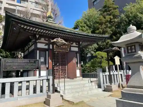 川崎大師（平間寺）の{uncategorized: "未分類", other: "その他", undefined: "問題あり", building: "その他建物", grave: "お墓", sacred_gate: "鳥居", guardian: "狛犬", statue: "像", buddha: "仏像", history: "歴史", nature: "自然", garden: "庭園", animal: "動物", pagoda: "塔", temizu: "手水舎", mountain_gate: "山門・神門", sanctuary: "本殿・本堂", subordinate: "末社・摂社", art: "芸術", scenery: "景色", jizo: "地蔵", ema: "絵馬", goshuin: "御朱印", omikuji: "おみくじ", items: "授与品その他", amulet: "お守り", goshuincho: "御朱印帳", eats: "食事", festival: "お祭り", votive_dance: "神楽", shichigosan: "七五三参", wedding: "結婚式", experience: "体験その他", initially: "初詣", around: "周辺", anti_infection: "感染症対策"}