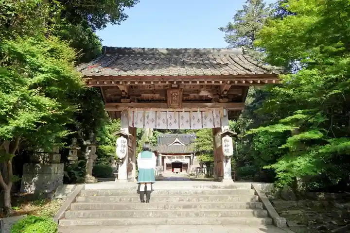 倉田八幡宮の山門・神門