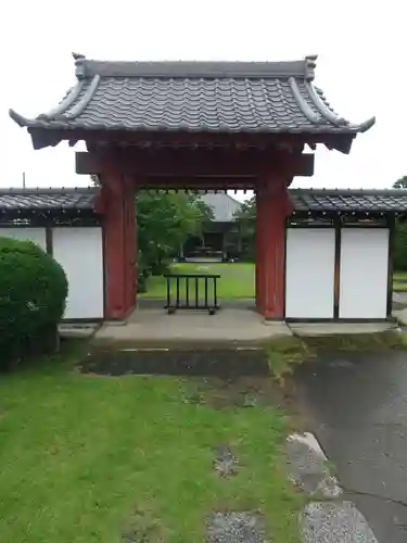 雨寳寺の山門