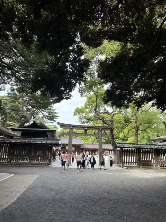 明治神宮の{uncategorized: "未分類", other: "その他", undefined: "問題あり", building: "その他建物", grave: "お墓", sacred_gate: "鳥居", guardian: "狛犬", statue: "像", buddha: "仏像", history: "歴史", nature: "自然", garden: "庭園", animal: "動物", pagoda: "塔", temizu: "手水舎", mountain_gate: "山門・神門", sanctuary: "本殿・本堂", subordinate: "末社・摂社", art: "芸術", scenery: "景色", jizo: "地蔵", ema: "絵馬", goshuin: "御朱印", omikuji: "おみくじ", items: "授与品その他", amulet: "お守り", goshuincho: "御朱印帳", eats: "食事", festival: "お祭り", votive_dance: "神楽", shichigosan: "七五三参", wedding: "結婚式", experience: "体験その他", initially: "初詣", around: "周辺", anti_infection: "感染症対策"}