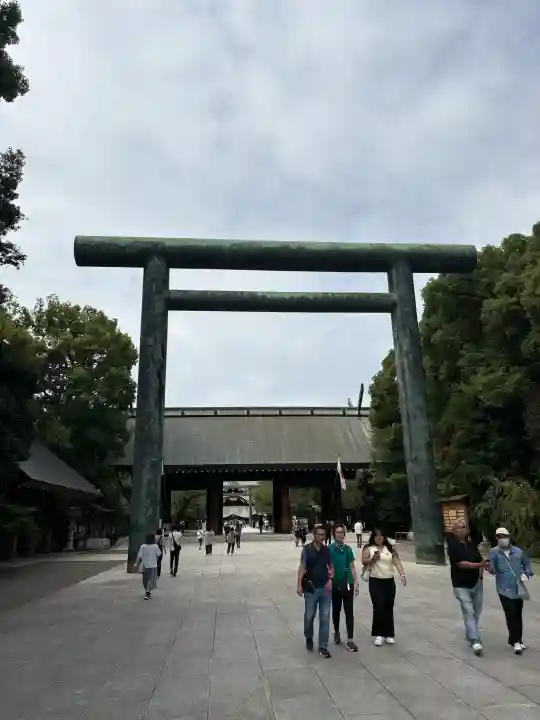 靖國神社の{uncategorized: "未分類", other: "その他", undefined: "問題あり", building: "その他建物", grave: "お墓", sacred_gate: "鳥居", guardian: "狛犬", statue: "像", buddha: "仏像", history: "歴史", nature: "自然", garden: "庭園", animal: "動物", pagoda: "塔", temizu: "手水舎", mountain_gate: "山門・神門", sanctuary: "本殿・本堂", subordinate: "末社・摂社", art: "芸術", scenery: "景色", jizo: "地蔵", ema: "絵馬", goshuin: "御朱印", omikuji: "おみくじ", items: "授与品その他", amulet: "お守り", goshuincho: "御朱印帳", eats: "食事", festival: "お祭り", votive_dance: "神楽", shichigosan: "七五三参", wedding: "結婚式", experience: "体験その他", initially: "初詣", around: "周辺", anti_infection: "感染症対策"}