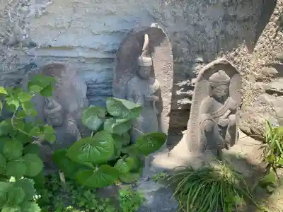 龍隠庵の{uncategorized: "未分類", other: "その他", undefined: "問題あり", building: "その他建物", grave: "お墓", sacred_gate: "鳥居", guardian: "狛犬", statue: "像", buddha: "仏像", history: "歴史", nature: "自然", garden: "庭園", animal: "動物", pagoda: "塔", temizu: "手水舎", mountain_gate: "山門・神門", sanctuary: "本殿・本堂", subordinate: "末社・摂社", art: "芸術", scenery: "景色", jizo: "地蔵", ema: "絵馬", goshuin: "御朱印", omikuji: "おみくじ", items: "授与品その他", amulet: "お守り", goshuincho: "御朱印帳", eats: "食事", festival: "お祭り", votive_dance: "神楽", shichigosan: "七五三参", wedding: "結婚式", experience: "体験その他", initially: "初詣", around: "周辺", anti_infection: "感染症対策"}