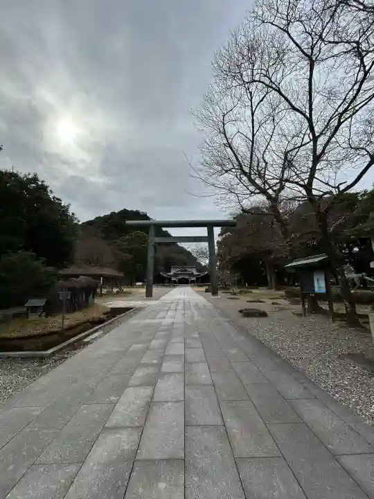 岐阜護國神社の{uncategorized: "未分類", other: "その他", undefined: "問題あり", building: "その他建物", grave: "お墓", sacred_gate: "鳥居", guardian: "狛犬", statue: "像", buddha: "仏像", history: "歴史", nature: "自然", garden: "庭園", animal: "動物", pagoda: "塔", temizu: "手水舎", mountain_gate: "山門・神門", sanctuary: "本殿・本堂", subordinate: "末社・摂社", art: "芸術", scenery: "景色", jizo: "地蔵", ema: "絵馬", goshuin: "御朱印", omikuji: "おみくじ", items: "授与品その他", amulet: "お守り", goshuincho: "御朱印帳", eats: "食事", festival: "お祭り", votive_dance: "神楽", shichigosan: "七五三参", wedding: "結婚式", experience: "体験その他", initially: "初詣", around: "周辺", anti_infection: "感染症対策"}