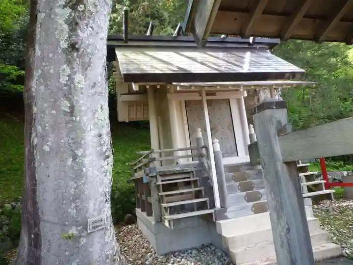 烏止野神社の本殿・本堂