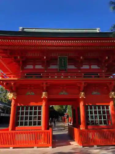 穴八幡宮の山門