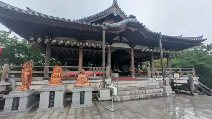 観音山慈眼院(高崎観音)の{uncategorized: "未分類", other: "その他", undefined: "問題あり", building: "その他建物", grave: "お墓", sacred_gate: "鳥居", guardian: "狛犬", statue: "像", buddha: "仏像", history: "歴史", nature: "自然", garden: "庭園", animal: "動物", pagoda: "塔", temizu: "手水舎", mountain_gate: "山門・神門", sanctuary: "本殿・本堂", subordinate: "末社・摂社", art: "芸術", scenery: "景色", jizo: "地蔵", ema: "絵馬", goshuin: "御朱印", omikuji: "おみくじ", items: "授与品その他", amulet: "お守り", goshuincho: "御朱印帳", eats: "食事", festival: "お祭り", votive_dance: "神楽", shichigosan: "七五三参", wedding: "結婚式", experience: "体験その他", initially: "初詣", around: "周辺", anti_infection: "感染症対策"}