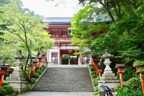 鞍馬寺の山門