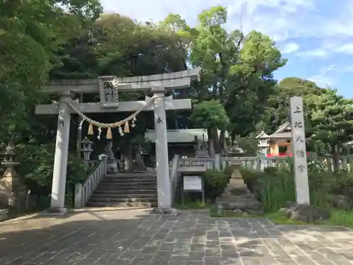 上地八幡宮の鳥居