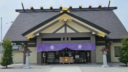 千葉縣護國神社の{uncategorized: "未分類", other: "その他", undefined: "問題あり", building: "その他建物", grave: "お墓", sacred_gate: "鳥居", guardian: "狛犬", statue: "像", buddha: "仏像", history: "歴史", nature: "自然", garden: "庭園", animal: "動物", pagoda: "塔", temizu: "手水舎", mountain_gate: "山門・神門", sanctuary: "本殿・本堂", subordinate: "末社・摂社", art: "芸術", scenery: "景色", jizo: "地蔵", ema: "絵馬", goshuin: "御朱印", omikuji: "おみくじ", items: "授与品その他", amulet: "お守り", goshuincho: "御朱印帳", eats: "食事", festival: "お祭り", votive_dance: "神楽", shichigosan: "七五三参", wedding: "結婚式", experience: "体験その他", initially: "初詣", around: "周辺", anti_infection: "感染症対策"}