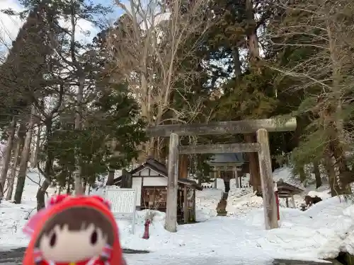 鳥越八幡神社の{uncategorized: "未分類", other: "その他", undefined: "問題あり", building: "その他建物", grave: "お墓", sacred_gate: "鳥居", guardian: "狛犬", statue: "像", buddha: "仏像", history: "歴史", nature: "自然", garden: "庭園", animal: "動物", pagoda: "塔", temizu: "手水舎", mountain_gate: "山門・神門", sanctuary: "本殿・本堂", subordinate: "末社・摂社", art: "芸術", scenery: "景色", jizo: "地蔵", ema: "絵馬", goshuin: "御朱印", omikuji: "おみくじ", items: "授与品その他", amulet: "お守り", goshuincho: "御朱印帳", eats: "食事", festival: "お祭り", votive_dance: "神楽", shichigosan: "七五三参", wedding: "結婚式", experience: "体験その他", initially: "初詣", around: "周辺", anti_infection: "感染症対策"}