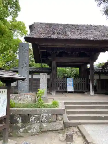 極楽寺（霊鷲山感應院極楽律寺）の山門・神門