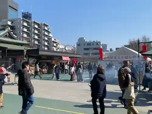 成田山深川不動堂（新勝寺東京別院）の{uncategorized: "未分類", other: "その他", undefined: "問題あり", building: "その他建物", grave: "お墓", sacred_gate: "鳥居", guardian: "狛犬", statue: "像", buddha: "仏像", history: "歴史", nature: "自然", garden: "庭園", animal: "動物", pagoda: "塔", temizu: "手水舎", mountain_gate: "山門・神門", sanctuary: "本殿・本堂", subordinate: "末社・摂社", art: "芸術", scenery: "景色", jizo: "地蔵", ema: "絵馬", goshuin: "御朱印", omikuji: "おみくじ", items: "授与品その他", amulet: "お守り", goshuincho: "御朱印帳", eats: "食事", festival: "お祭り", votive_dance: "神楽", shichigosan: "七五三参", wedding: "結婚式", experience: "体験その他", initially: "初詣", around: "周辺", anti_infection: "感染症対策"}