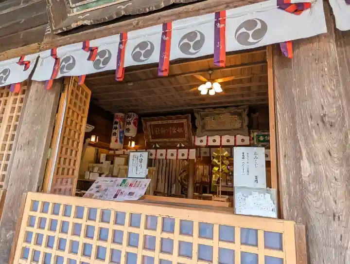 天津神社の{uncategorized: "未分類", other: "その他", undefined: "問題あり", building: "その他建物", grave: "お墓", sacred_gate: "鳥居", guardian: "狛犬", statue: "像", buddha: "仏像", history: "歴史", nature: "自然", garden: "庭園", animal: "動物", pagoda: "塔", temizu: "手水舎", mountain_gate: "山門・神門", sanctuary: "本殿・本堂", subordinate: "末社・摂社", art: "芸術", scenery: "景色", jizo: "地蔵", ema: "絵馬", goshuin: "御朱印", omikuji: "おみくじ", items: "授与品その他", amulet: "お守り", goshuincho: "御朱印帳", eats: "食事", festival: "お祭り", votive_dance: "神楽", shichigosan: "七五三参", wedding: "結婚式", experience: "体験その他", initially: "初詣", around: "周辺", anti_infection: "感染症対策"}