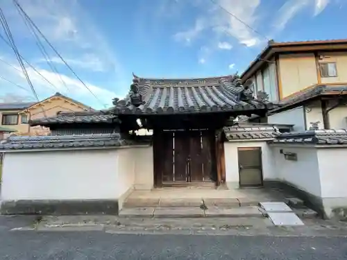 円照寺の山門