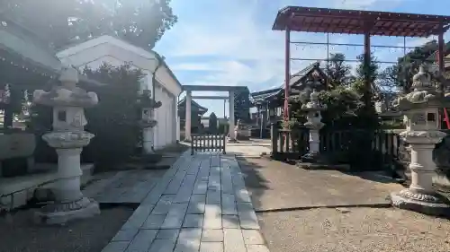 健田須賀神社の{uncategorized: "未分類", other: "その他", undefined: "問題あり", building: "その他建物", grave: "お墓", sacred_gate: "鳥居", guardian: "狛犬", statue: "像", buddha: "仏像", history: "歴史", nature: "自然", garden: "庭園", animal: "動物", pagoda: "塔", temizu: "手水舎", mountain_gate: "山門・神門", sanctuary: "本殿・本堂", subordinate: "末社・摂社", art: "芸術", scenery: "景色", jizo: "地蔵", ema: "絵馬", goshuin: "御朱印", omikuji: "おみくじ", items: "授与品その他", amulet: "お守り", goshuincho: "御朱印帳", eats: "食事", festival: "お祭り", votive_dance: "神楽", shichigosan: "七五三参", wedding: "結婚式", experience: "体験その他", initially: "初詣", around: "周辺", anti_infection: "感染症対策"}