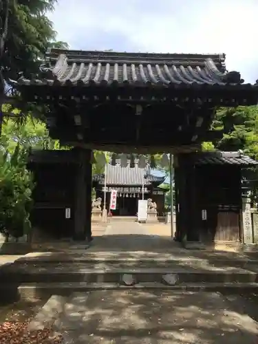 九所御霊天神社の山門