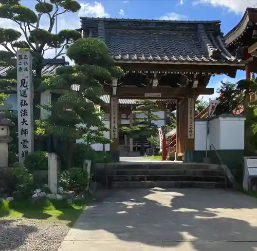 三河三弘法第二番　西福寺の山門・神門