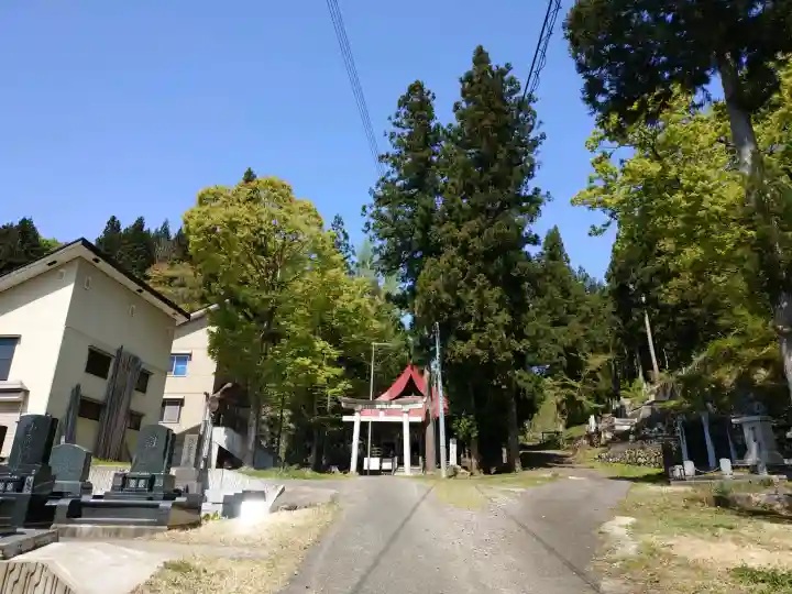 浦佐白山神社の{uncategorized: "未分類", other: "その他", undefined: "問題あり", building: "その他建物", grave: "お墓", sacred_gate: "鳥居", guardian: "狛犬", statue: "像", buddha: "仏像", history: "歴史", nature: "自然", garden: "庭園", animal: "動物", pagoda: "塔", temizu: "手水舎", mountain_gate: "山門・神門", sanctuary: "本殿・本堂", subordinate: "末社・摂社", art: "芸術", scenery: "景色", jizo: "地蔵", ema: "絵馬", goshuin: "御朱印", omikuji: "おみくじ", items: "授与品その他", amulet: "お守り", goshuincho: "御朱印帳", eats: "食事", festival: "お祭り", votive_dance: "神楽", shichigosan: "七五三参", wedding: "結婚式", experience: "体験その他", initially: "初詣", around: "周辺", anti_infection: "感染症対策"}