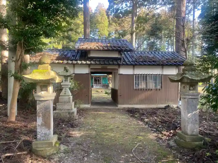 戸神社の{uncategorized: "未分類", other: "その他", undefined: "問題あり", building: "その他建物", grave: "お墓", sacred_gate: "鳥居", guardian: "狛犬", statue: "像", buddha: "仏像", history: "歴史", nature: "自然", garden: "庭園", animal: "動物", pagoda: "塔", temizu: "手水舎", mountain_gate: "山門・神門", sanctuary: "本殿・本堂", subordinate: "末社・摂社", art: "芸術", scenery: "景色", jizo: "地蔵", ema: "絵馬", goshuin: "御朱印", omikuji: "おみくじ", items: "授与品その他", amulet: "お守り", goshuincho: "御朱印帳", eats: "食事", festival: "お祭り", votive_dance: "神楽", shichigosan: "七五三参", wedding: "結婚式", experience: "体験その他", initially: "初詣", around: "周辺", anti_infection: "感染症対策"}