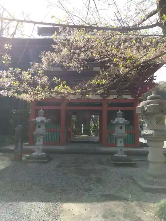 岩舟山高勝寺の山門・神門