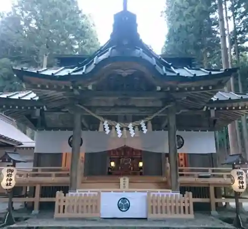 御岩神社の本殿・本堂