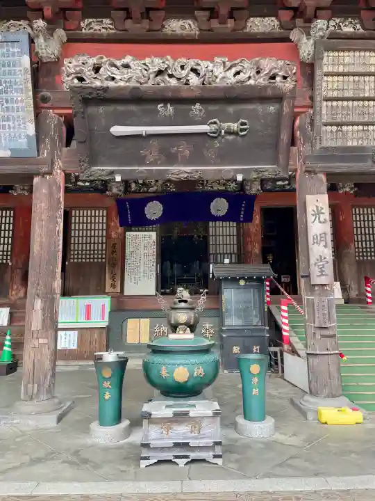 成田山光明堂の{uncategorized: "未分類", other: "その他", undefined: "問題あり", building: "その他建物", grave: "お墓", sacred_gate: "鳥居", guardian: "狛犬", statue: "像", buddha: "仏像", history: "歴史", nature: "自然", garden: "庭園", animal: "動物", pagoda: "塔", temizu: "手水舎", mountain_gate: "山門・神門", sanctuary: "本殿・本堂", subordinate: "末社・摂社", art: "芸術", scenery: "景色", jizo: "地蔵", ema: "絵馬", goshuin: "御朱印", omikuji: "おみくじ", items: "授与品その他", amulet: "お守り", goshuincho: "御朱印帳", eats: "食事", festival: "お祭り", votive_dance: "神楽", shichigosan: "七五三参", wedding: "結婚式", experience: "体験その他", initially: "初詣", around: "周辺", anti_infection: "感染症対策"}
