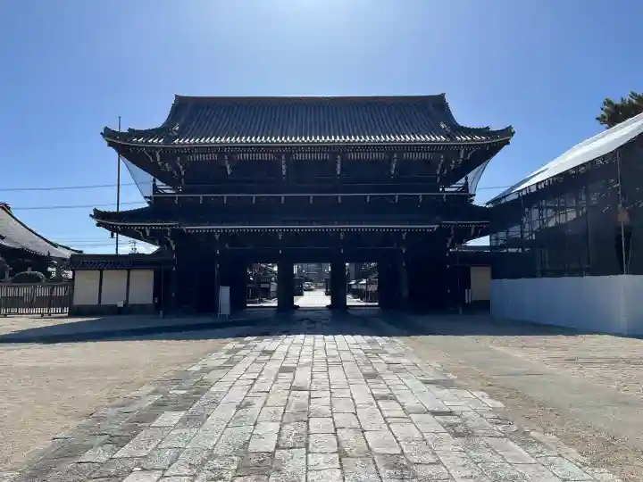 本山専修寺の{uncategorized: "未分類", other: "その他", undefined: "問題あり", building: "その他建物", grave: "お墓", sacred_gate: "鳥居", guardian: "狛犬", statue: "像", buddha: "仏像", history: "歴史", nature: "自然", garden: "庭園", animal: "動物", pagoda: "塔", temizu: "手水舎", mountain_gate: "山門・神門", sanctuary: "本殿・本堂", subordinate: "末社・摂社", art: "芸術", scenery: "景色", jizo: "地蔵", ema: "絵馬", goshuin: "御朱印", omikuji: "おみくじ", items: "授与品その他", amulet: "お守り", goshuincho: "御朱印帳", eats: "食事", festival: "お祭り", votive_dance: "神楽", shichigosan: "七五三参", wedding: "結婚式", experience: "体験その他", initially: "初詣", around: "周辺", anti_infection: "感染症対策"}