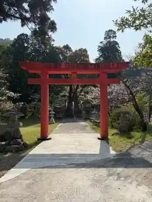 天御中主神社の{uncategorized: "未分類", other: "その他", undefined: "問題あり", building: "その他建物", grave: "お墓", sacred_gate: "鳥居", guardian: "狛犬", statue: "像", buddha: "仏像", history: "歴史", nature: "自然", garden: "庭園", animal: "動物", pagoda: "塔", temizu: "手水舎", mountain_gate: "山門・神門", sanctuary: "本殿・本堂", subordinate: "末社・摂社", art: "芸術", scenery: "景色", jizo: "地蔵", ema: "絵馬", goshuin: "御朱印", omikuji: "おみくじ", items: "授与品その他", amulet: "お守り", goshuincho: "御朱印帳", eats: "食事", festival: "お祭り", votive_dance: "神楽", shichigosan: "七五三参", wedding: "結婚式", experience: "体験その他", initially: "初詣", around: "周辺", anti_infection: "感染症対策"}