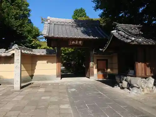 霊光院の山門