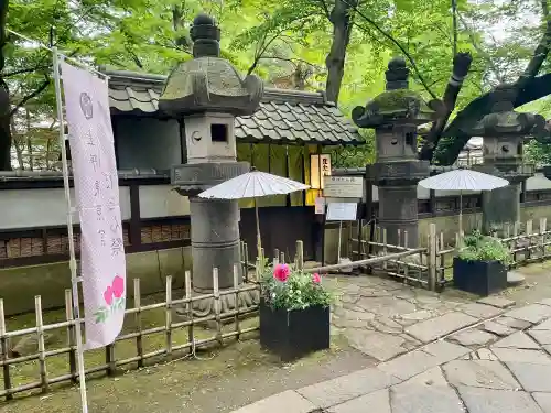上野東照宮の{uncategorized: "未分類", other: "その他", undefined: "問題あり", building: "その他建物", grave: "お墓", sacred_gate: "鳥居", guardian: "狛犬", statue: "像", buddha: "仏像", history: "歴史", nature: "自然", garden: "庭園", animal: "動物", pagoda: "塔", temizu: "手水舎", mountain_gate: "山門・神門", sanctuary: "本殿・本堂", subordinate: "末社・摂社", art: "芸術", scenery: "景色", jizo: "地蔵", ema: "絵馬", goshuin: "御朱印", omikuji: "おみくじ", items: "授与品その他", amulet: "お守り", goshuincho: "御朱印帳", eats: "食事", festival: "お祭り", votive_dance: "神楽", shichigosan: "七五三参", wedding: "結婚式", experience: "体験その他", initially: "初詣", around: "周辺", anti_infection: "感染症対策"}