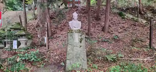 愛宕神社の像