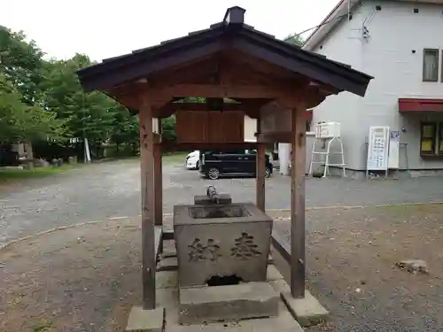 石山神社の手水舎