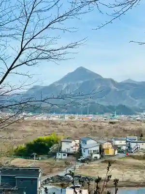白山神社（法泉寺境内） の{uncategorized: "未分類", other: "その他", undefined: "問題あり", building: "その他建物", grave: "お墓", sacred_gate: "鳥居", guardian: "狛犬", statue: "像", buddha: "仏像", history: "歴史", nature: "自然", garden: "庭園", animal: "動物", pagoda: "塔", temizu: "手水舎", mountain_gate: "山門・神門", sanctuary: "本殿・本堂", subordinate: "末社・摂社", art: "芸術", scenery: "景色", jizo: "地蔵", ema: "絵馬", goshuin: "御朱印", omikuji: "おみくじ", items: "授与品その他", amulet: "お守り", goshuincho: "御朱印帳", eats: "食事", festival: "お祭り", votive_dance: "神楽", shichigosan: "七五三参", wedding: "結婚式", experience: "体験その他", initially: "初詣", around: "周辺", anti_infection: "感染症対策"}